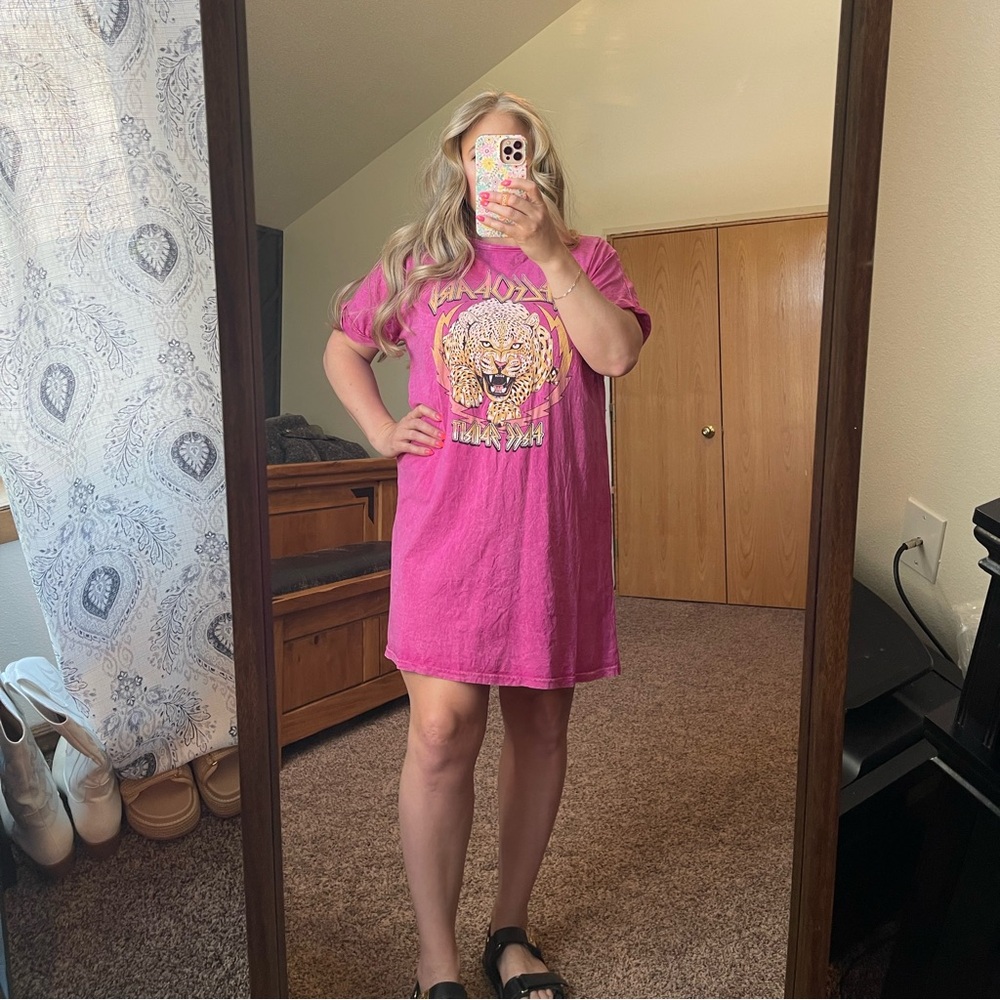 Def Leopard graphic t-shirt dress size M